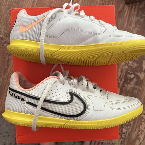Nike Tiempo Indoor Soccer Shoes boys size 3.5Y - Picture 3 of 7